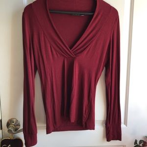 The Limited Woman’s Top size Small V-neck Red